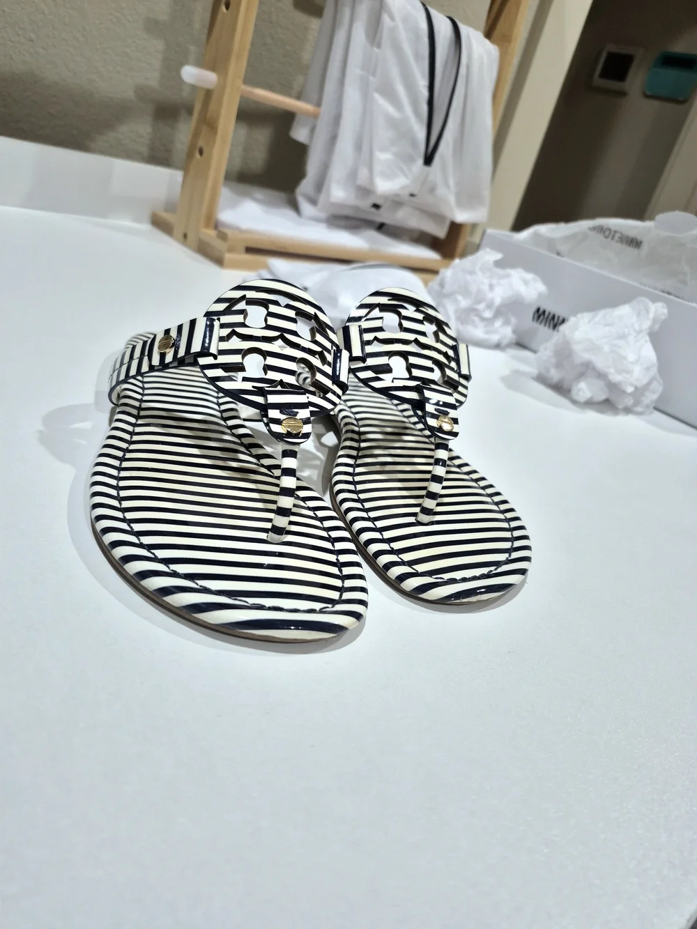 Gorgeous TORY BURCH Striped Navy & White Patent Leather Miller Sandals